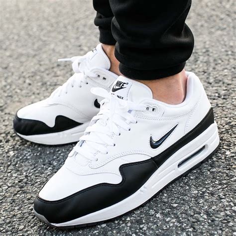 nike air max infiniate low zwart white|Nike Air Max white.